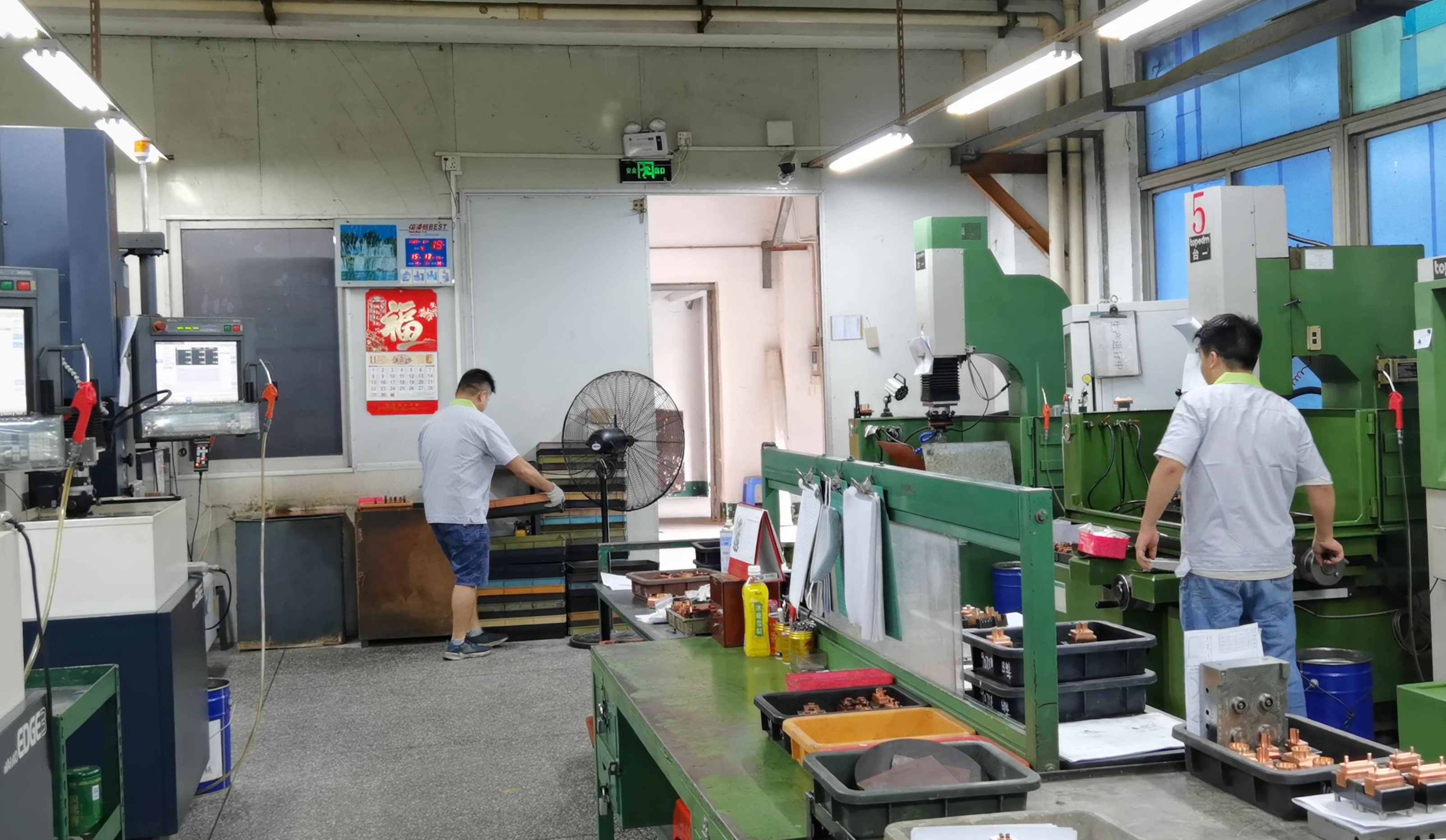 東莞世邦解答塑膠模具定制選購方法