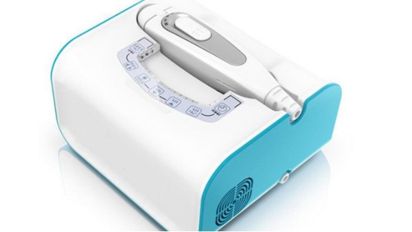 雙色注塑工藝:破解高端美容儀一體化機身的設(shè)計困局