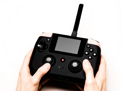 手持一體顯示無人機(jī)遙控器定制 手持一體顯示無人機(jī)遙控器定制