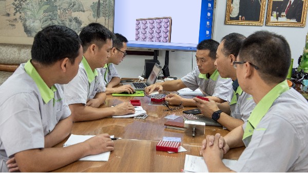 注塑模具廠鉗工自學(xué)設(shè)計難嗎？